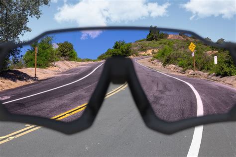 are oakley prizm lenses polarized.